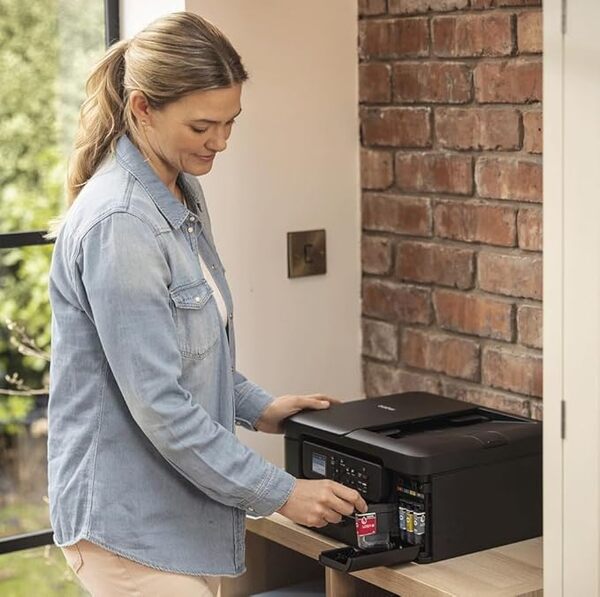 Brother DCP-J1360DW Imprimante à Jet d'encre compacte sans Fil 3-en-1 (Impression/Copie/Scan) - WiFi